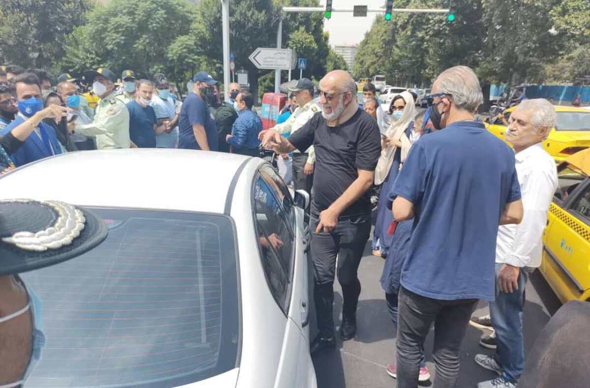 حضور پیشکسوت استقلال در جمع هواداران معترض مقابل باشگاه