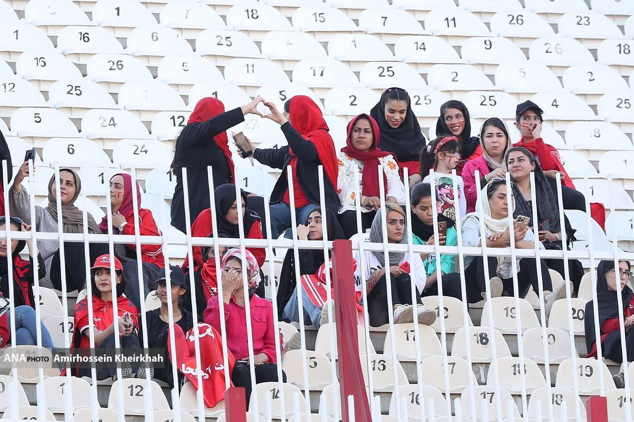 تصاویر بانوان هوادار  تراکتور در دیدار با شارجه