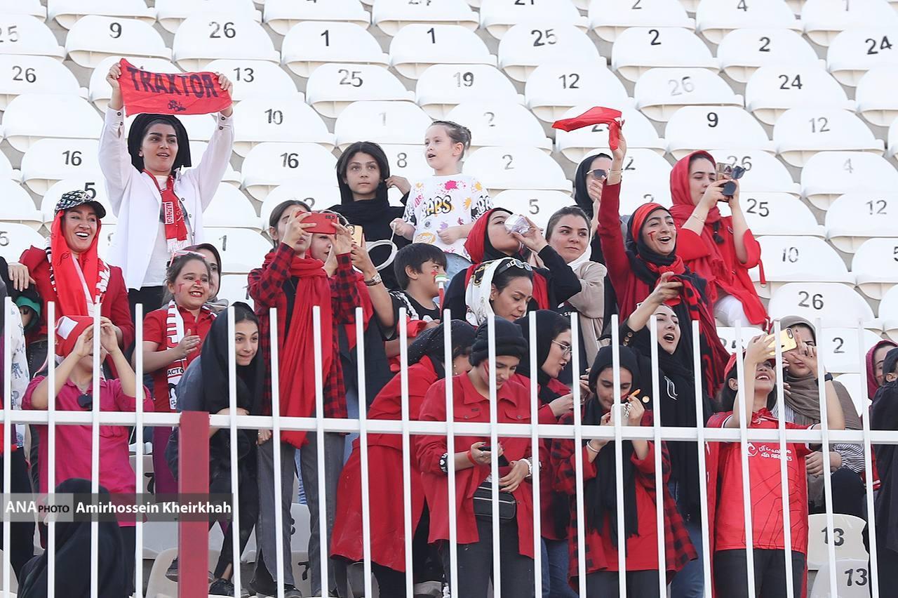 تصاویر بانوان هوادار  تراکتور در دیدار با شارجه