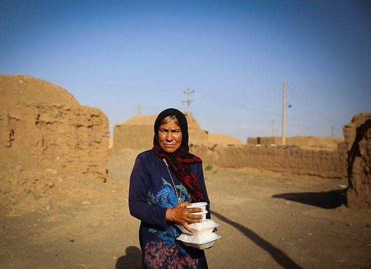 مشارکت یک هیئت با گروه جهادی شهدا برای پخت غذای گرم برای مناطق محروم
