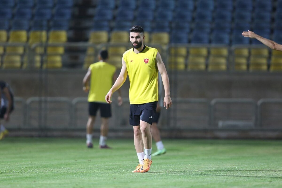 صدور کارت بازی هافبک جدید پرسپولیس