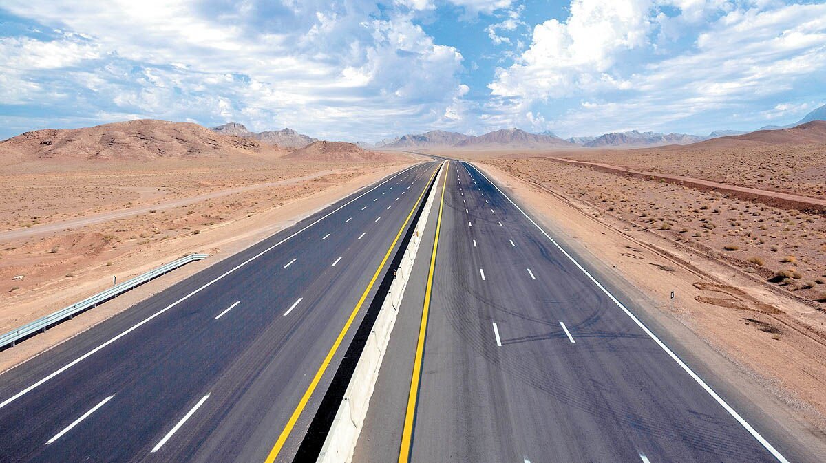 افتتاح ۳۰۰ کیلومتر راه و بزرگراه در کریدورهای ترانزیتی
