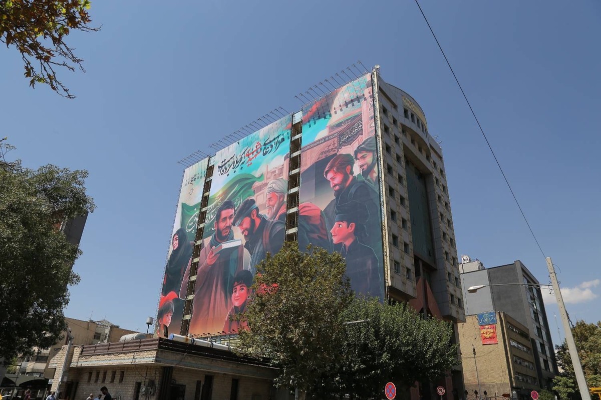 از دیوارنگاره اربعینی میدان ونک رونمایی شد