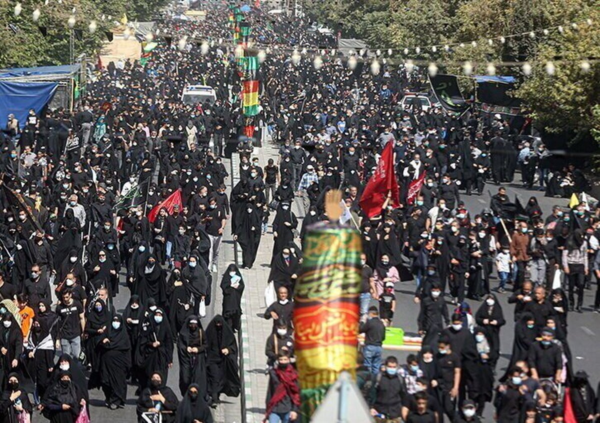 پیاده‌روی ۱۷ کیلومتری عشاق‌الحسین در اربعین  طنین لبیک یا حسین در خیابان‌های تهران +عکس و فیلم