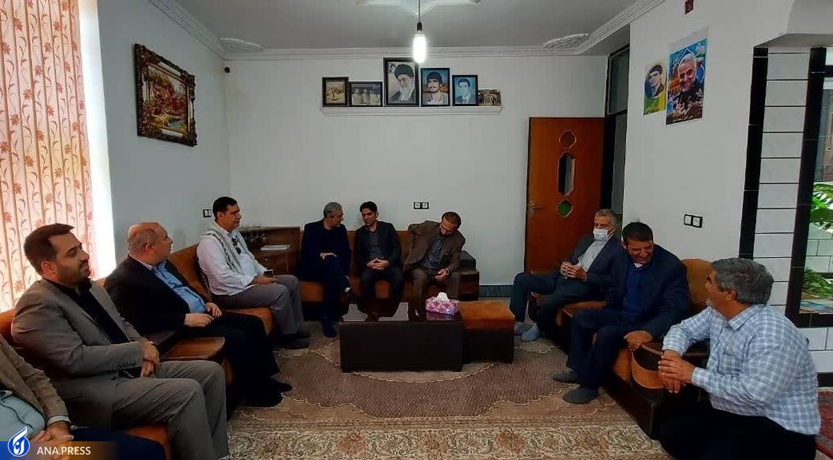 دلجویی دانشگاهیان دانشگاه آزاد از خانواده شهید گرجیان