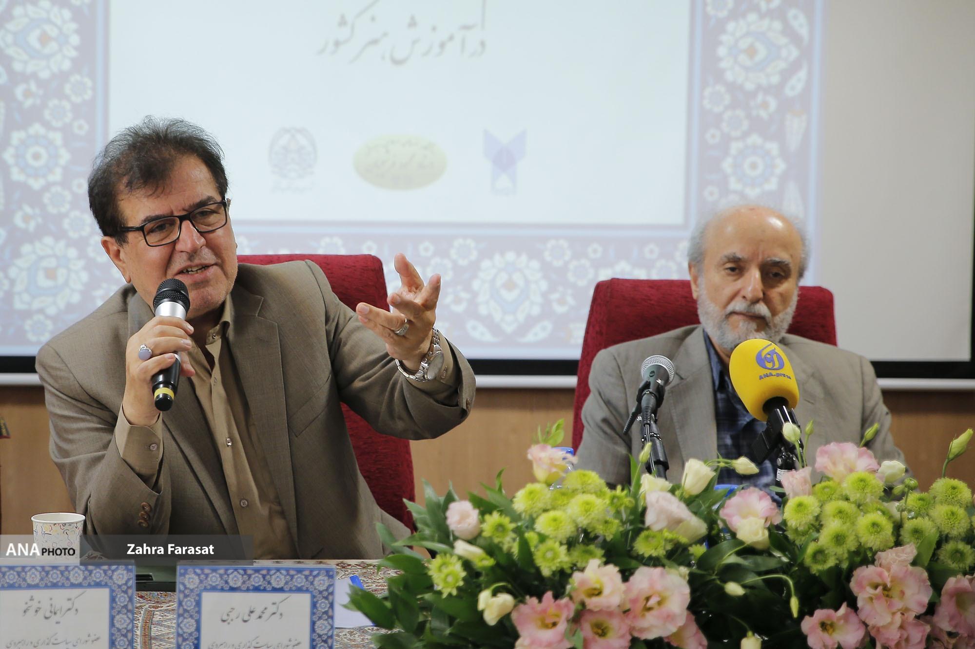 محتوا و مهارت محورهای اصلی نظام استاد ـ شاگردی است محتوا و مهارت محورهای اصلی نظام استاد ـ شاگردی است