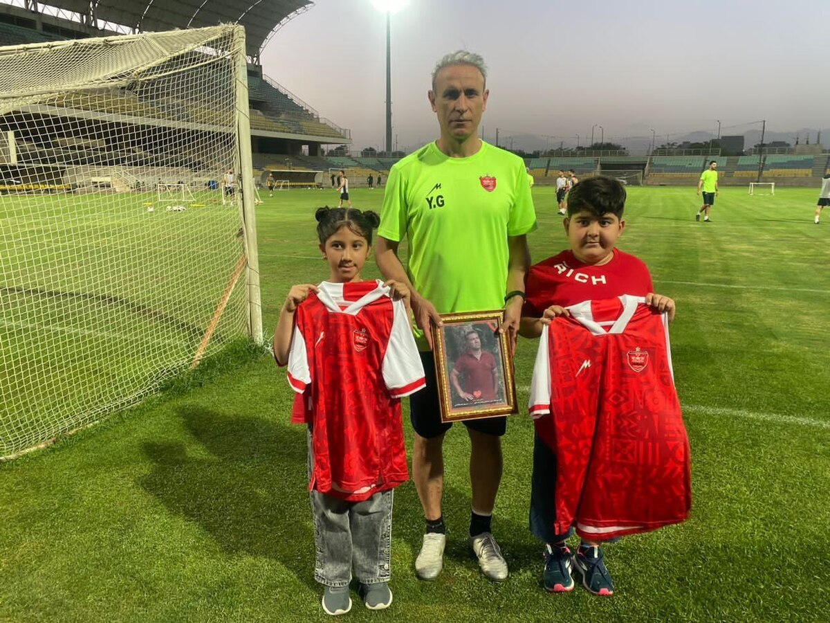 دیدار گلمحمدی با دختر کوچک هوادار نمونه سال پرسپولیس+عکس