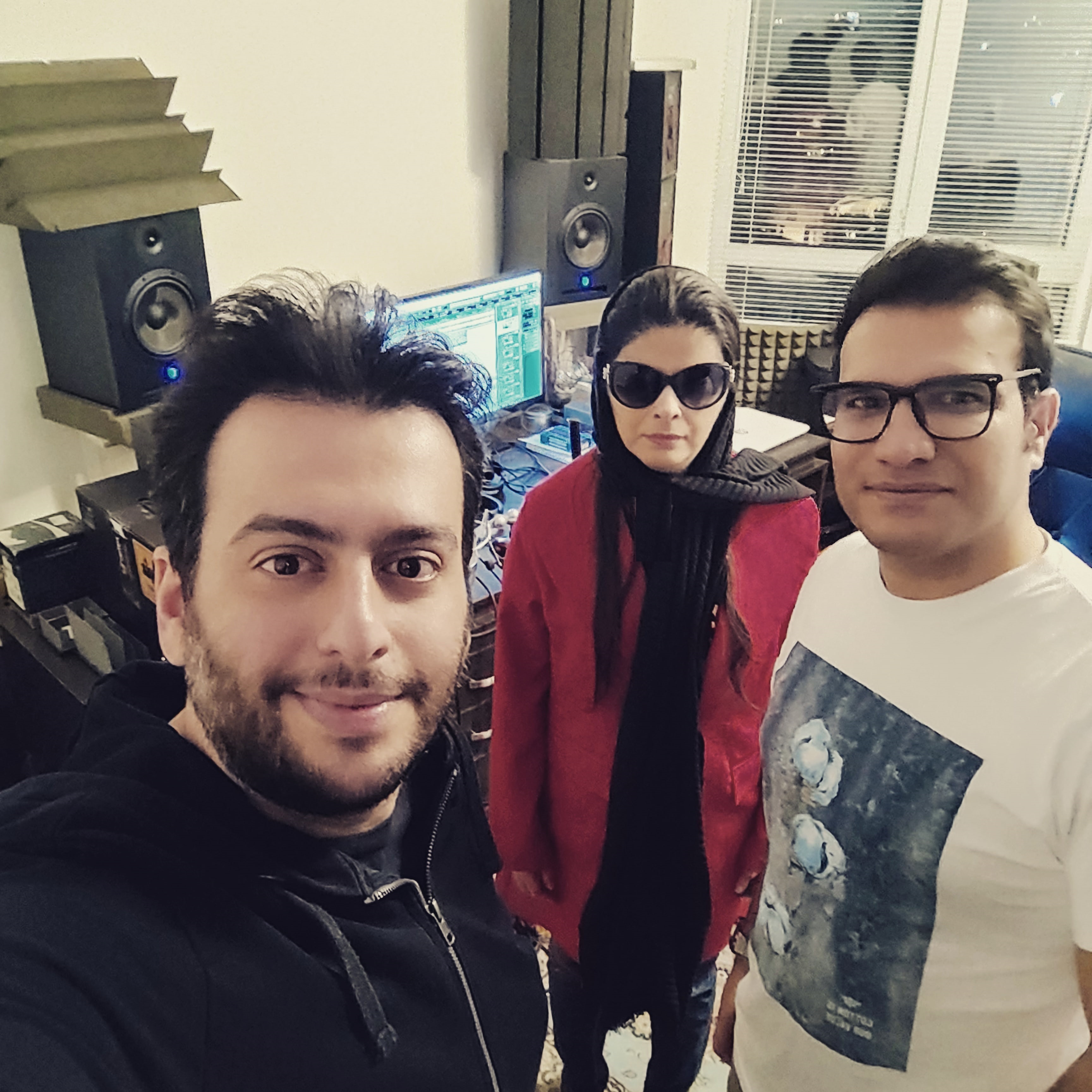 خوانندگان جوان بستری مناسب برای دیده شدن ندارند/ عامل ماندگاری هنرمند در عرصه موسیقی عشق است خوانندگان جوان بستری مناسب برای دیده شدن ندارند/ عامل ماندگاری هنرمند در عرصه موسیقی عشق است