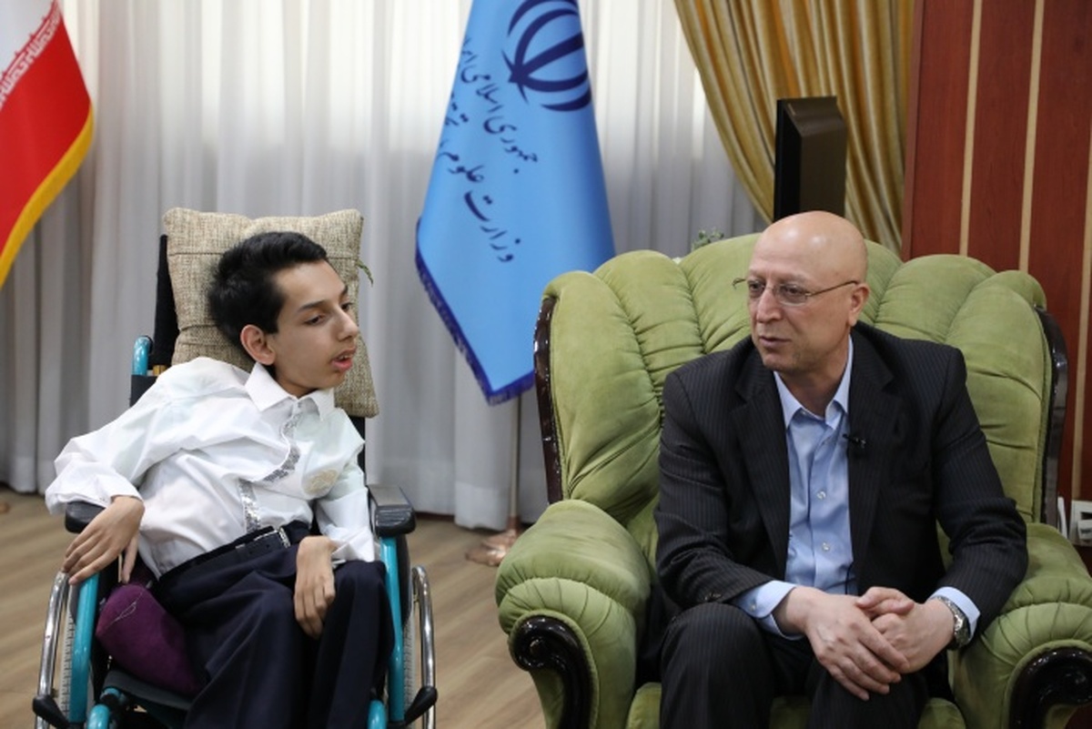 قول مساعد وزیر علوم برای کمک به تحصیل آنلاین رتبه ۲۵ کنکور انسانی