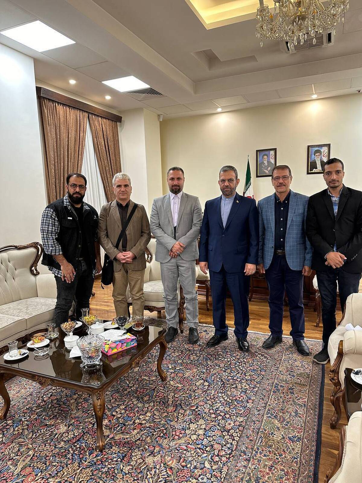 دیدار نویسندگان و شاعران با سفیر ایران در تاجیکستان