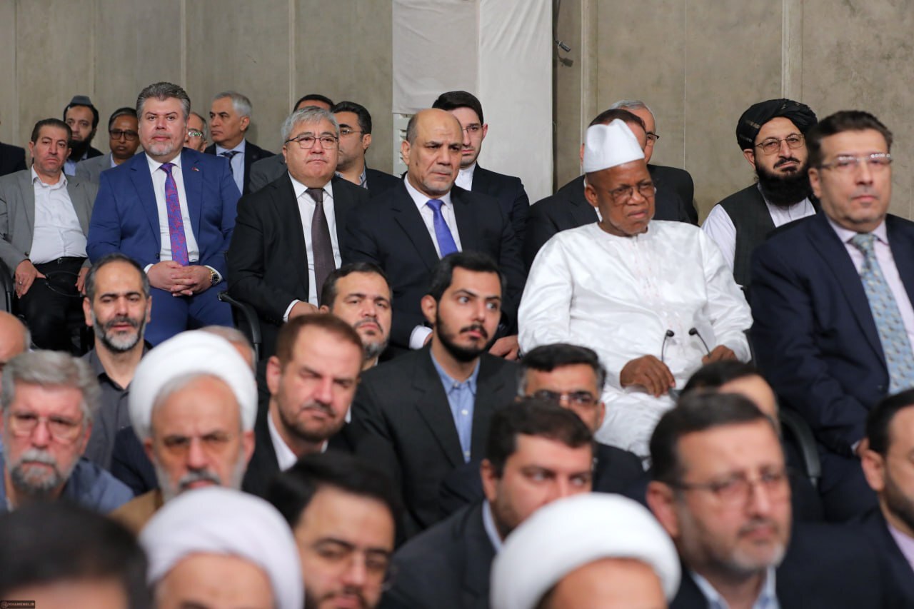 رهبر انقلاب: قمار عادیسازی روابط با رژیم صهیونیستی محکوم به باخت است رهبر انقلاب: قمار عادیسازی روابط با رژیم صهیونیستی محکوم به باخت است