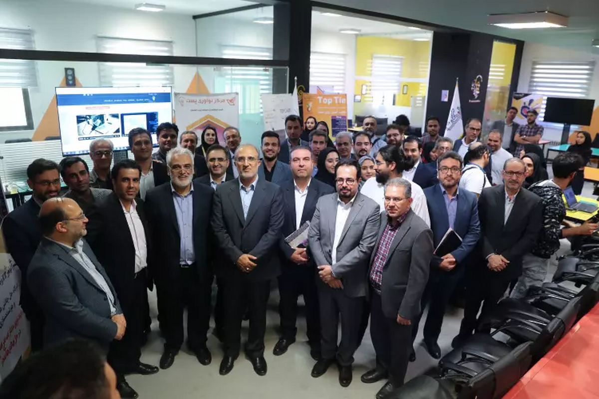 دکتر طهرانچی از مرکز کارآفرینی فناورانه نوپای دانشگاه آزاد اسلامی اصفهان بازدید کرد