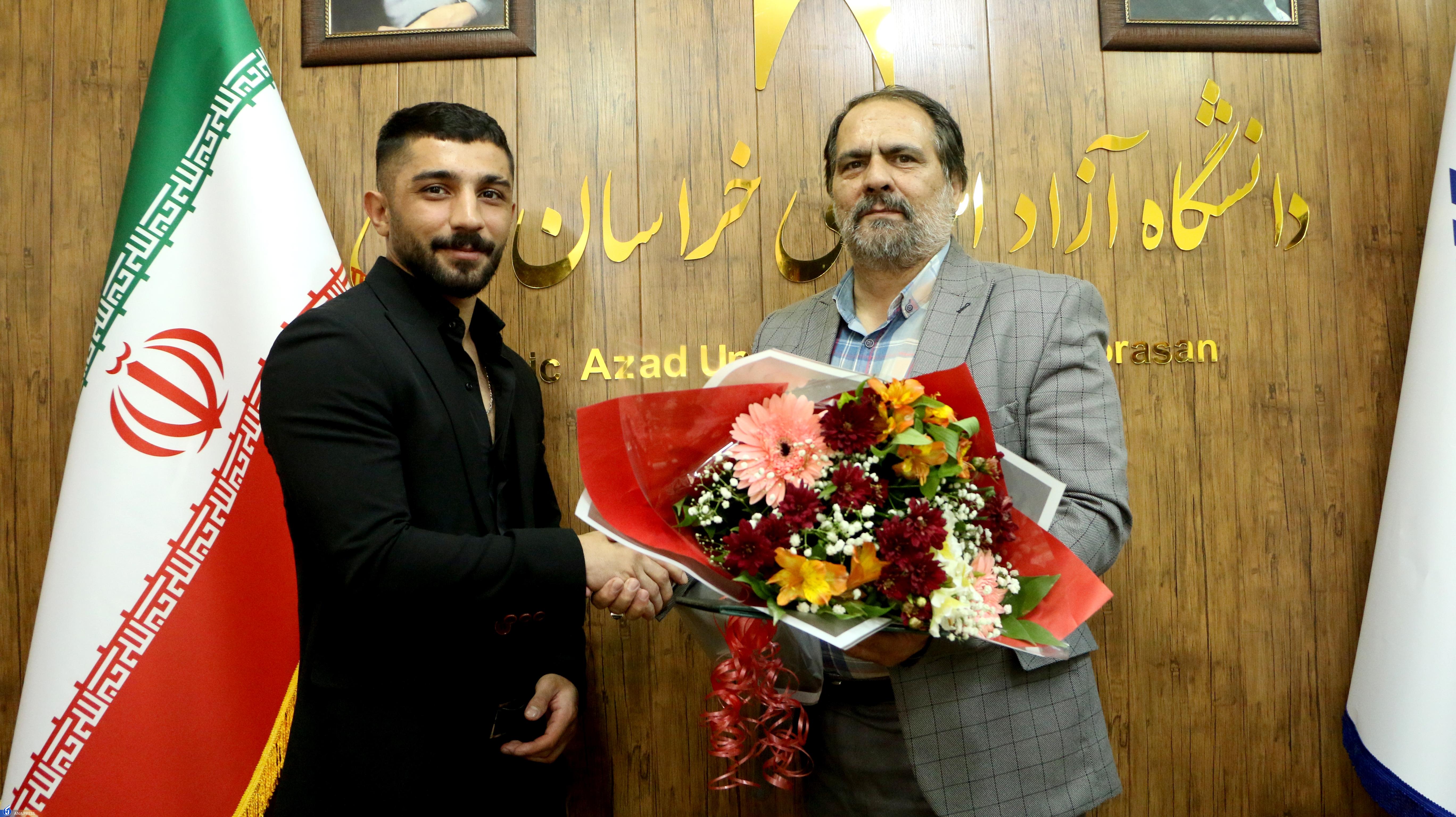 تجلیل از مدالآوران نوزدهمین دوره بازیهای آسیایی در دانشگاه آزاد بجنورد تجلیل از مدالآوران نوزدهمین دوره بازیهای آسیایی در دانشگاه آزاد بجنورد