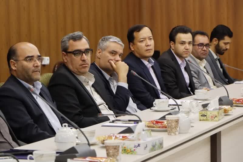 شبکه‌سازی و توجه به فرآیند هویت‌یابی و هویت‌سازی دانشجویان دختر در دانشگاه آزاد