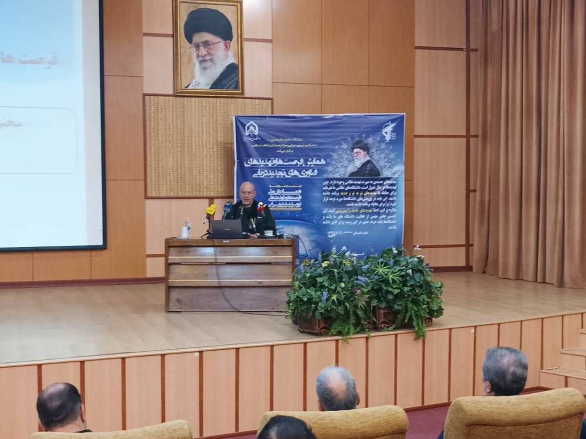 مشاور عالی فرمانده کل قوا: فناوریهای نوپدید دریایی و هوایی جدی گرفته شود