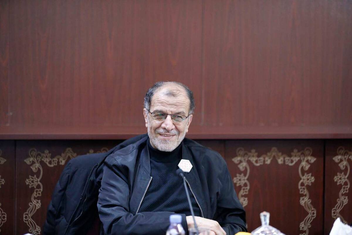 خسروی وفا با ادای احترام به شهید گمنام در محل کار خود حاضر شد
