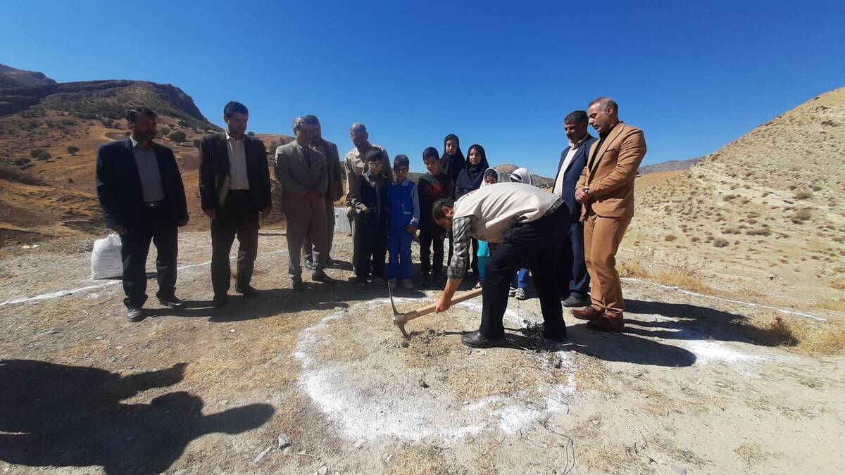 کلنگ احداث مدرسه شهید قنبری به زمین زده شد