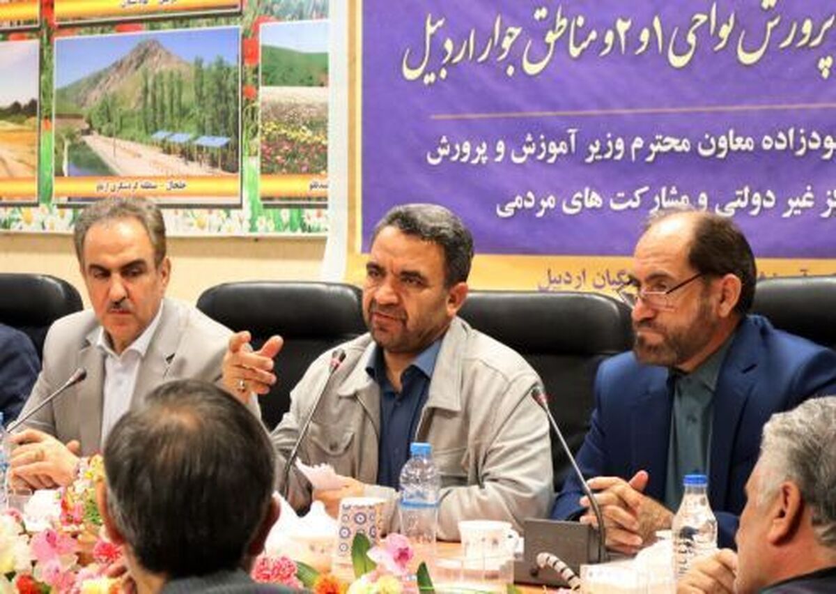 آیندهسازان کشور و پایهریزان تمدن نوین اسلامی در مدارس هستند