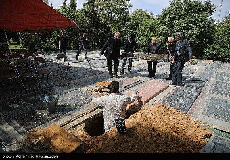 تشییع پیکر غریبانه امرالله صابری تشییع پیکر غریبانه امرالله صابری