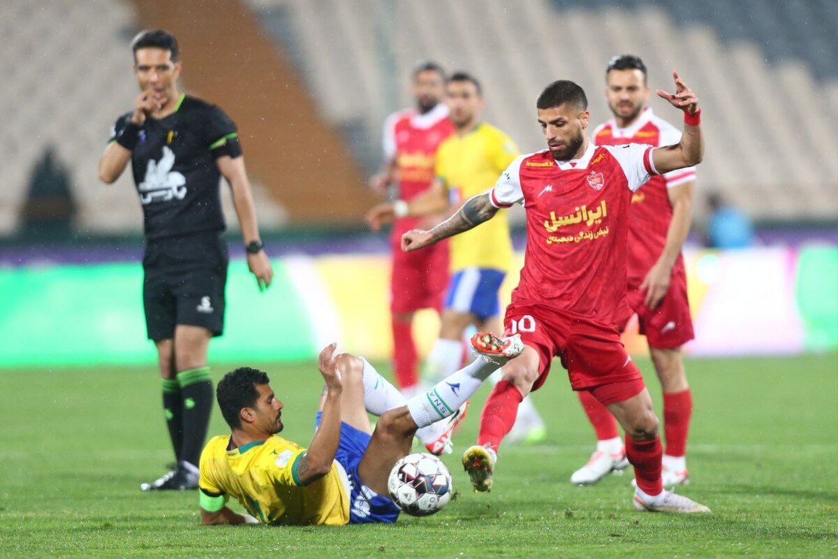 عسگری: پنالتی پرسپولیس اشتباه داور بود تأیید گل صنعت نفت نیاز به VAR دارد