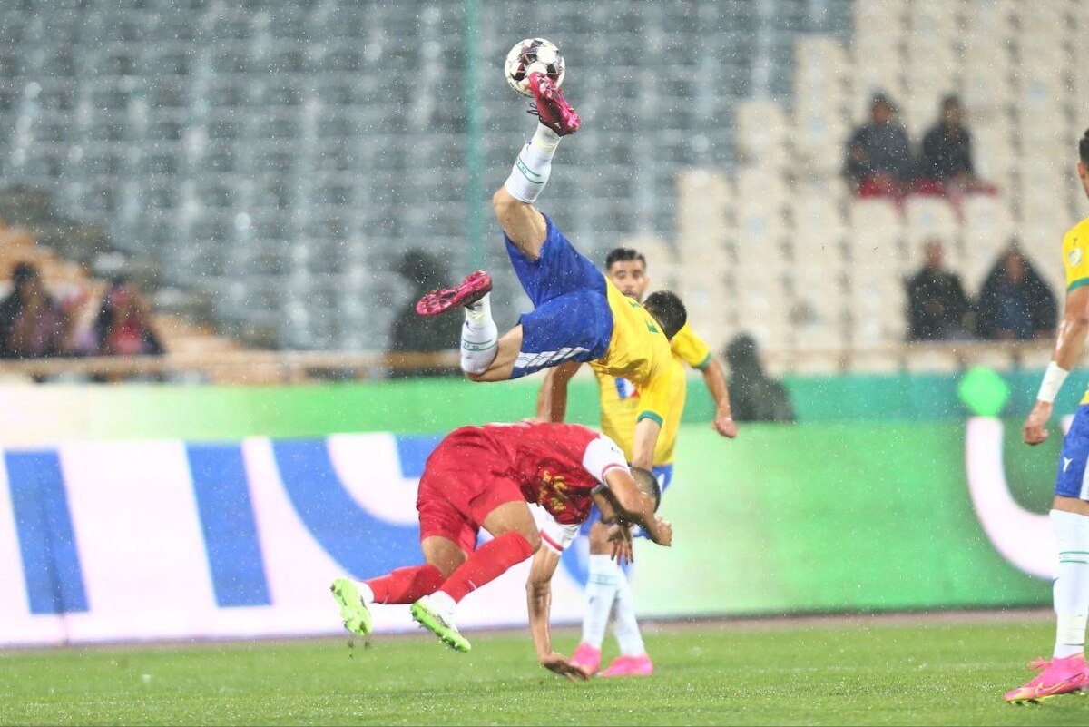 تصاویری جالب از بازیهای استقلال و پرسپولیس با شمس آذر و صنعت نفت