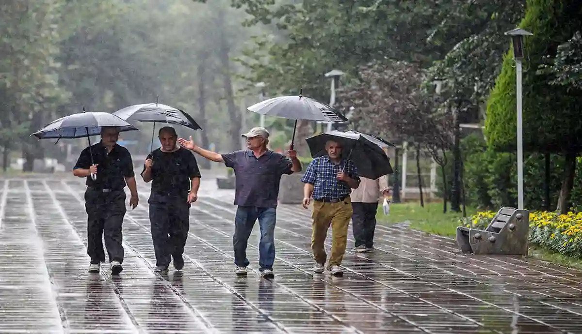 بارش باران همچنان ادامه دارد