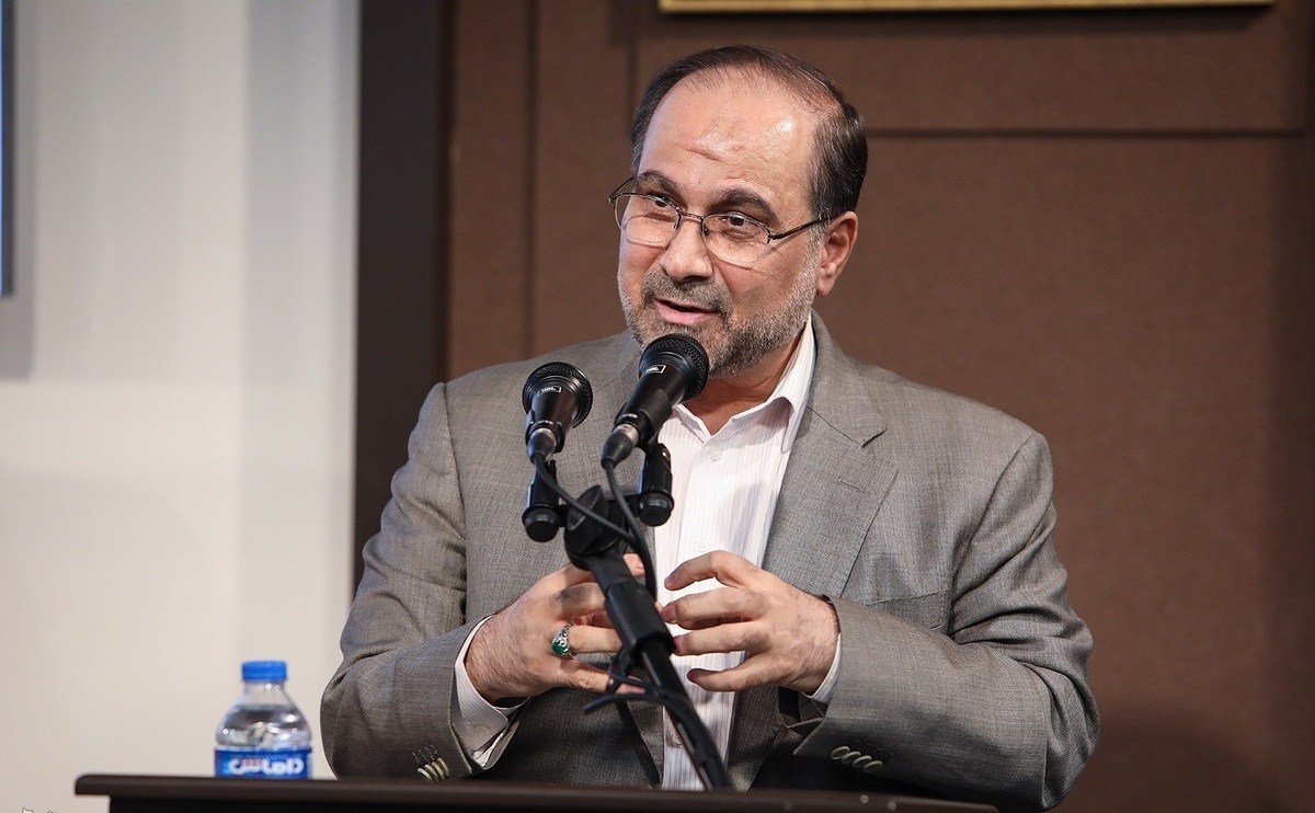 دزفولی: زبان فارسی قابلیت تبدیل به زبان علم را دارد