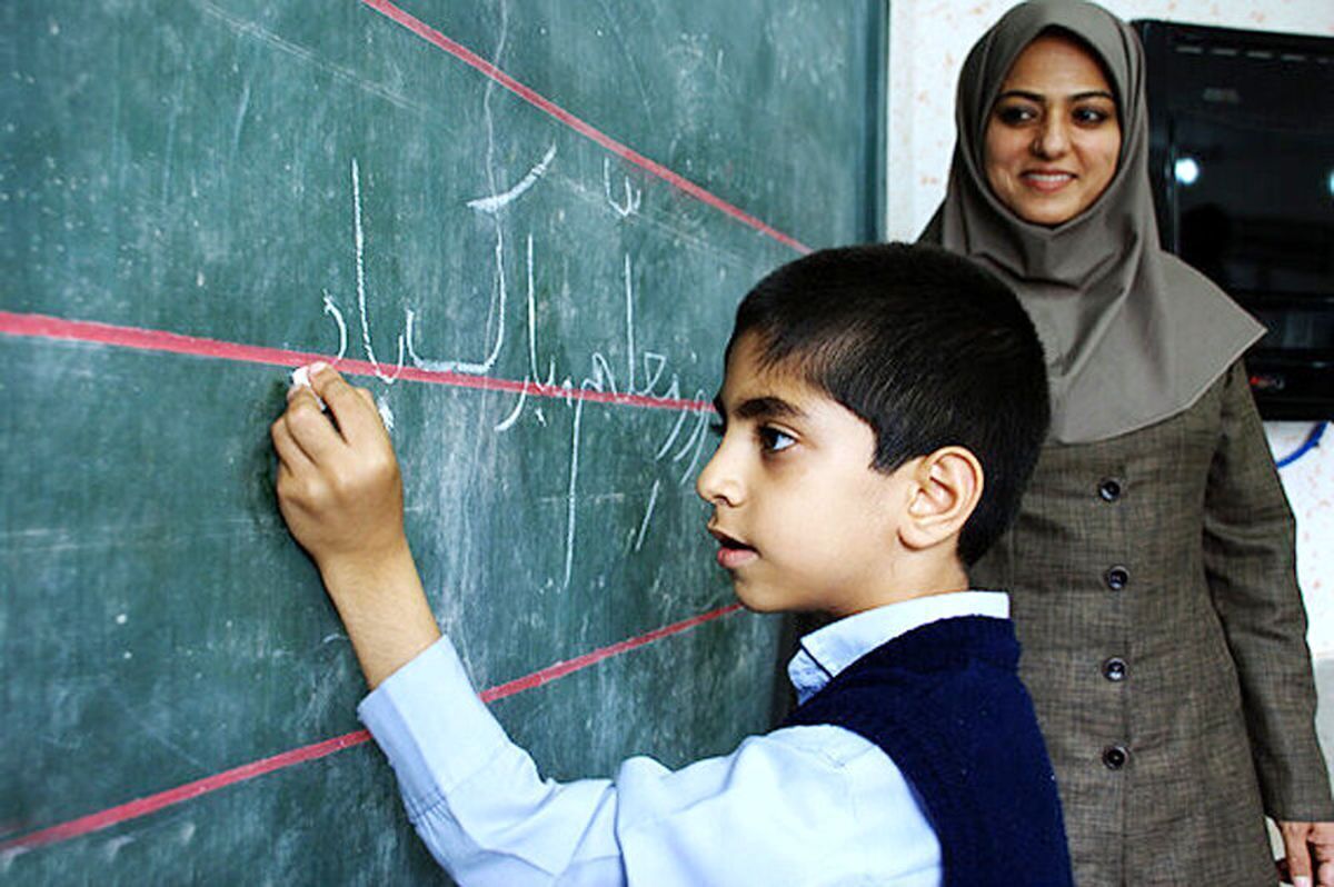 امکان ثبتنام معلمان و مربیان در جایزه معلم تا پایان آذر فراهم است
