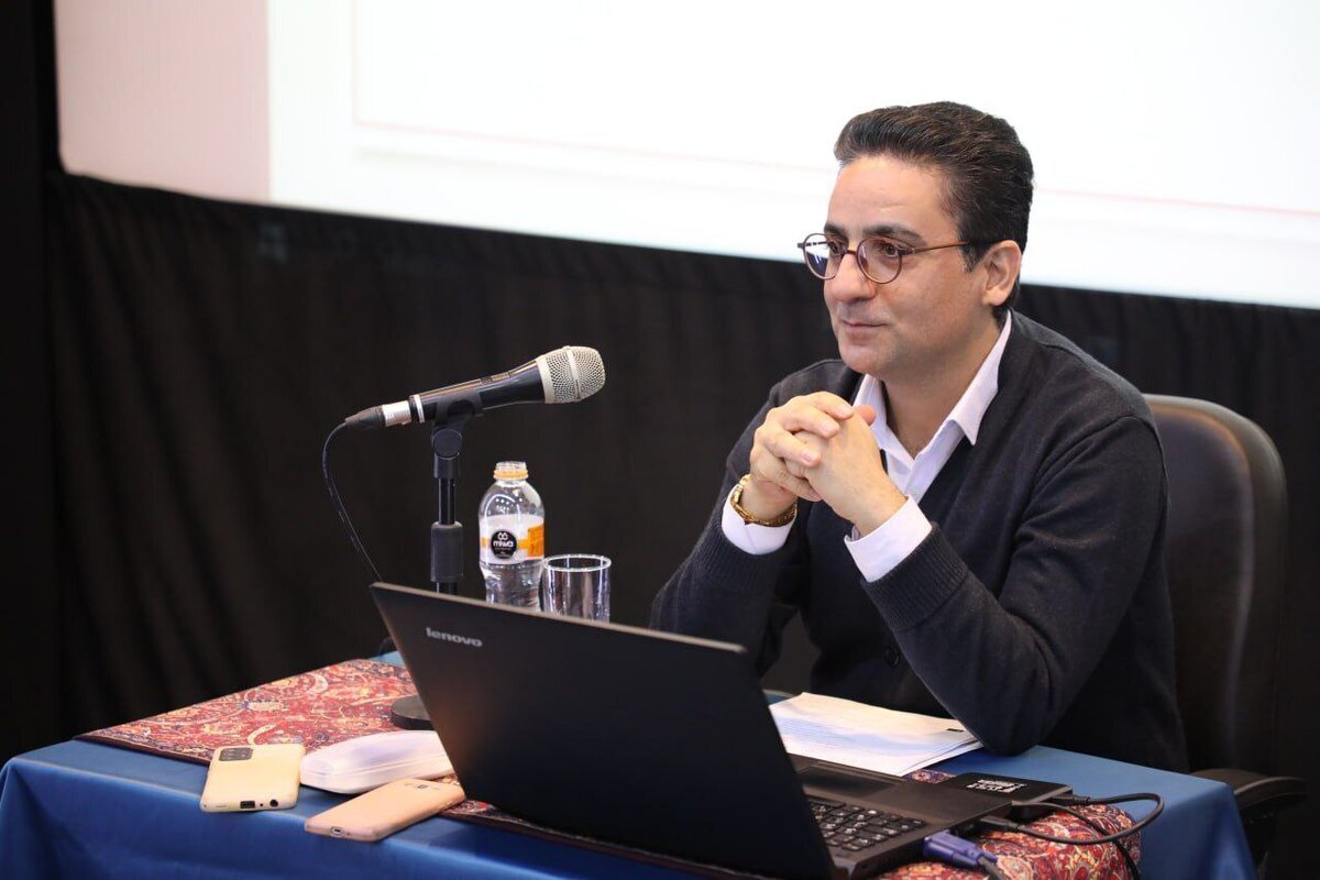 فیلمهای داریوش مهرجویی نمونههای خوبی از شخصیت مرشد را دارد