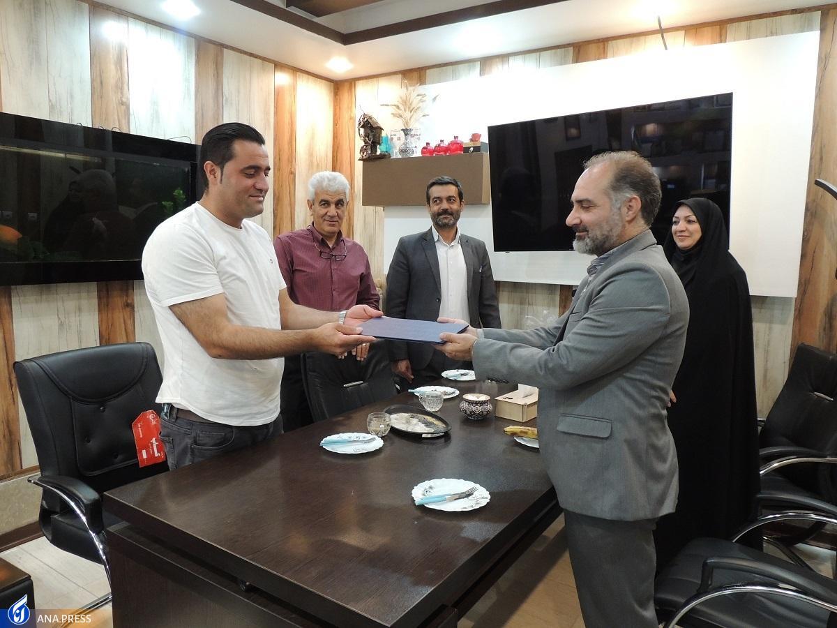 کتاب ابزار القای عنصر فرهنگی به جامعه است