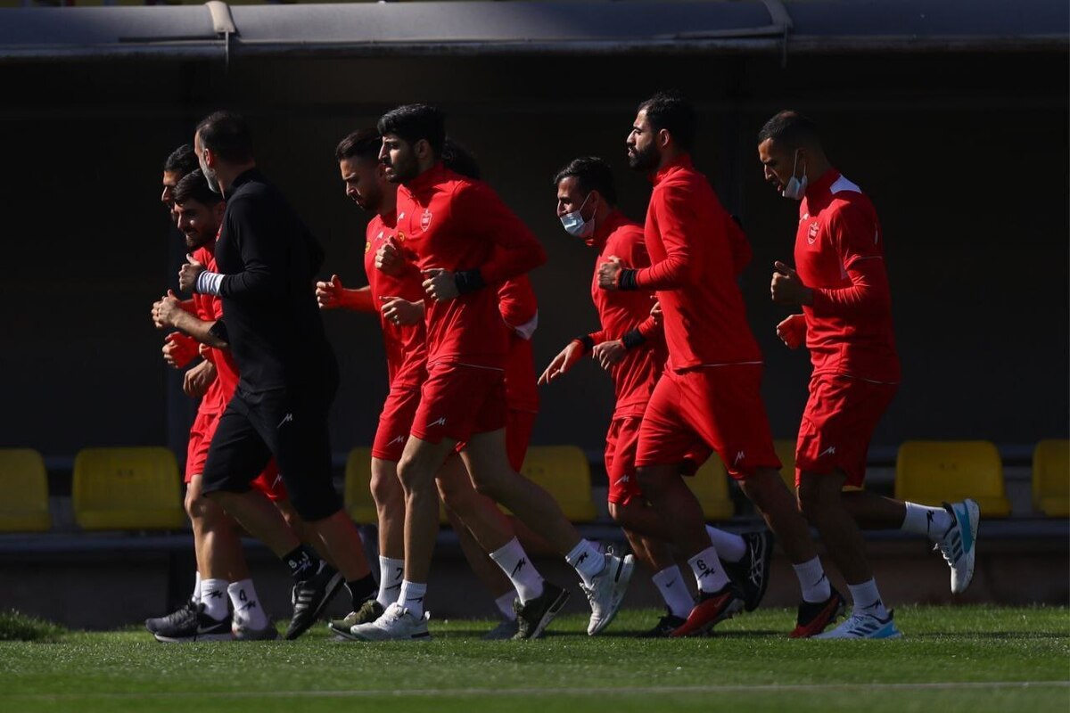 جلسه گلمحمدی با برخی از بازیکنان پرسپولیس بعد از اعتصاب در تمرین