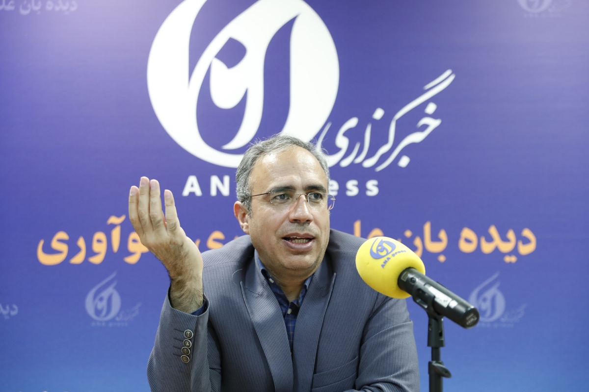 وضعیتمان در بومیسازی نرم افزار بهتر از سختافزار است/ ممنوعیت واردات راه حل نیست!