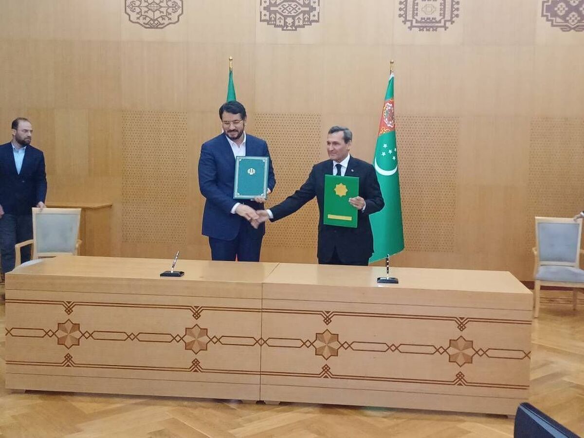 ایران و ترکمستان سند اجرایی احداث جاده و خط انتقال برق امضا کردند