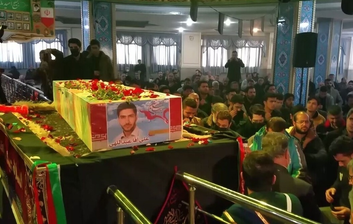 وداع دانشجویان دانشگاه آزاد یادگار امام با شهید مدافع حرم