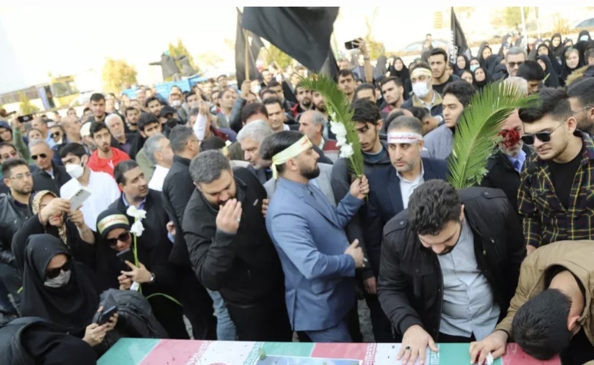 پیکر مطهر شهید مدافع حرم در واحد علوم و تحقیقات تشییع شد