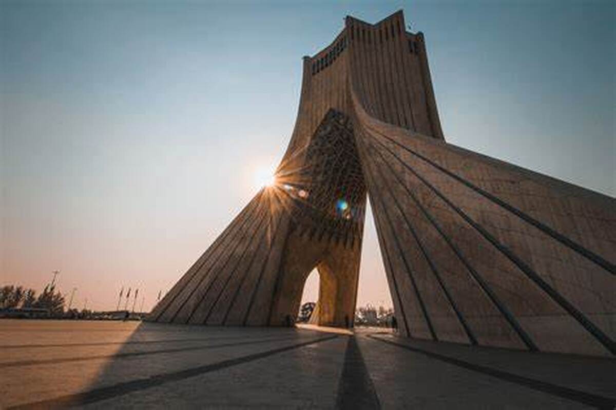 نمایش «والهه» در برج آزادی اجرا میشود+ فیلم