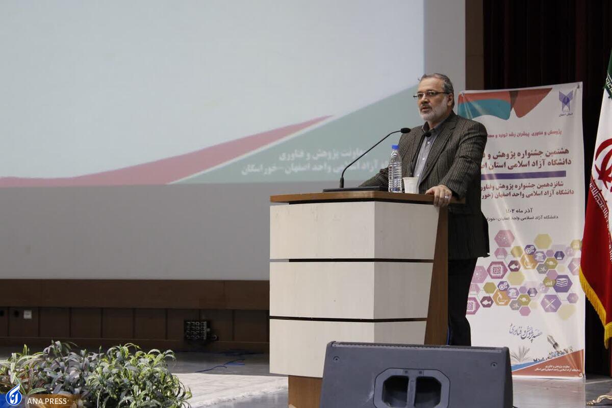 سروریمجد: رسیدن به عزت علمی یکی از وظایف دانشگاههاست