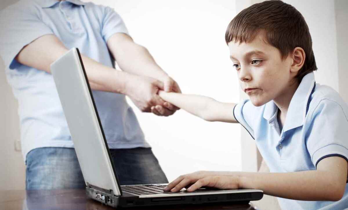 بررسی بدرفتاری در فضای تعلیم و تربیت آنلاین