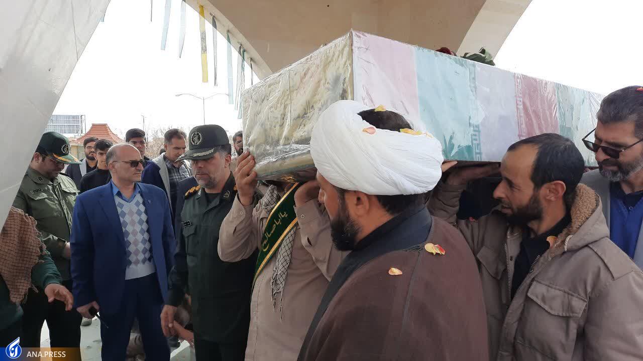 واحدهای دانشگاه آزاد اسلامی عطر فاطمی گرفت/ عطر «ایثار و شهادت» در آسمان دانشگاه‌ها و قیام دانشجویان به احترام لاله‌های گلگلون‌کفن