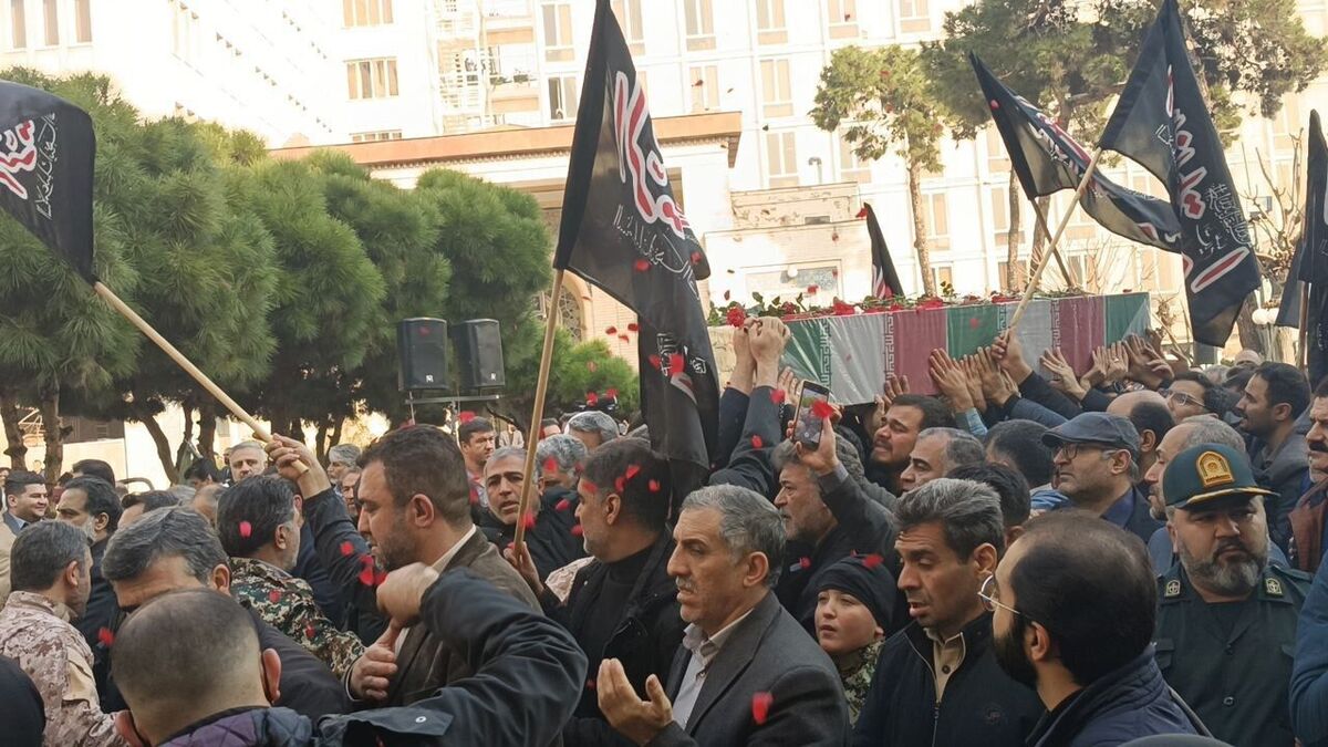 روضه‌خوانی مادر شهید بر پیکر شهید گمنام+ فیلم