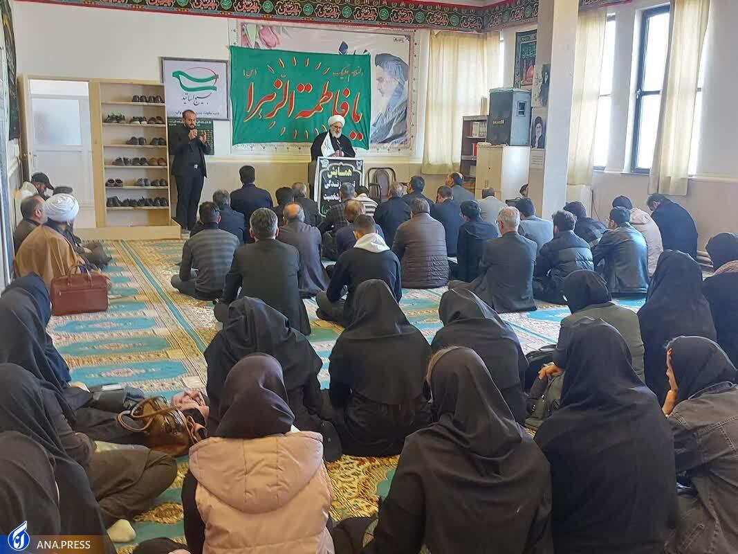 حضرت فاطمه(س) در محافل سیاسی به فکر امت رسولالله(ص) بود حضرت فاطمه(س) در محافل سیاسی به فکر امت رسولالله(ص) بود