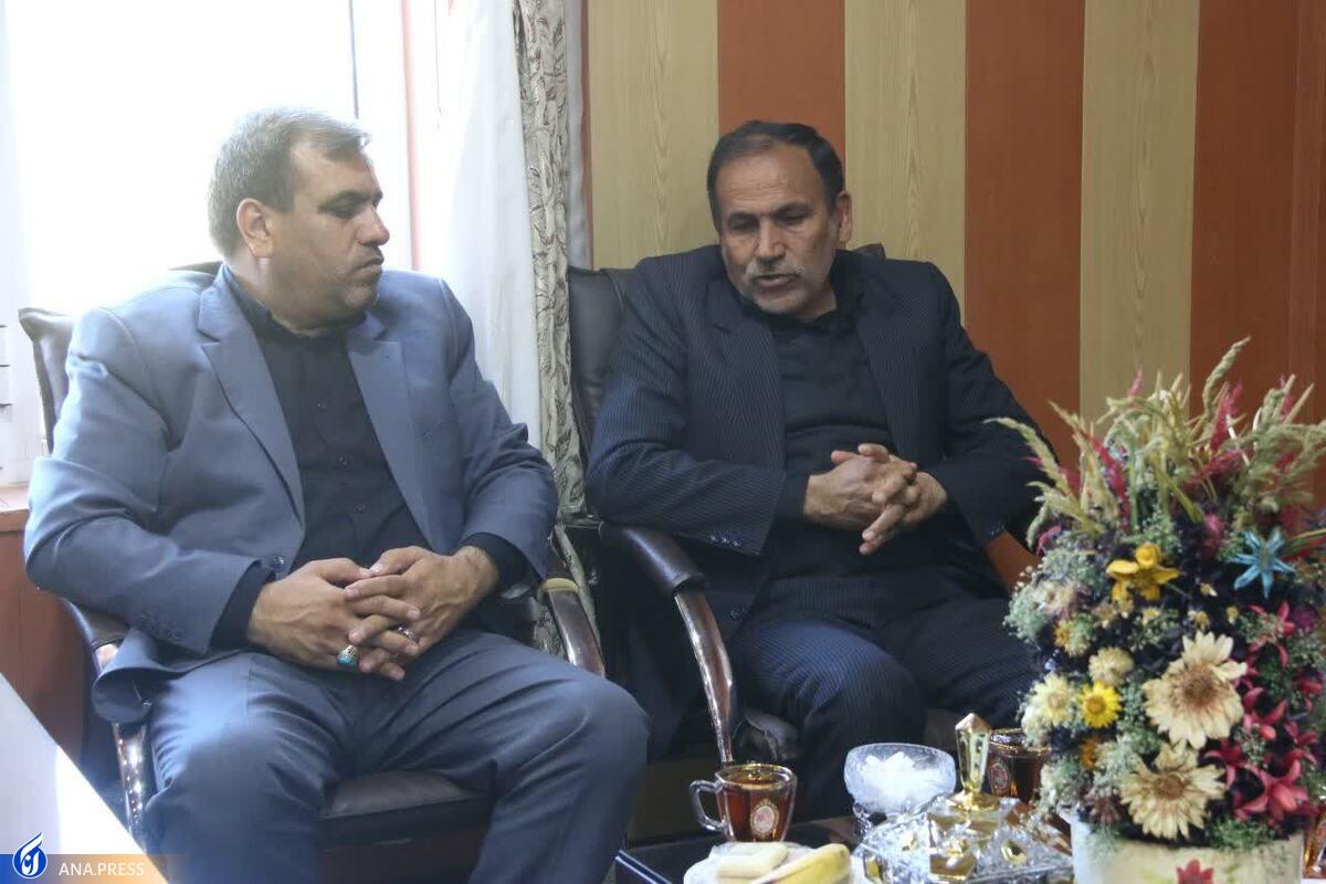 فرماندار رفسنجان: استادان برای عبور از معضلات راهکار علمی ارائه دهند