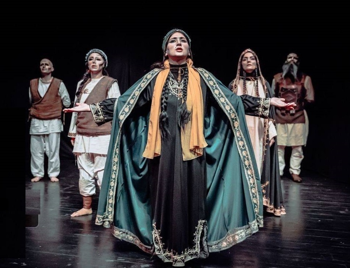 نیمنگاهی به دو نمایش برگرفته از شاهنامه