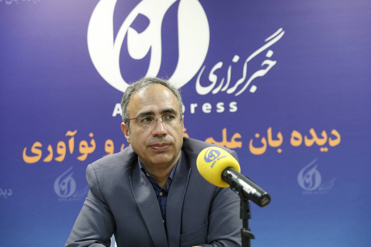 وضعیتمان در بومی&zwnj;سازی نرم افزار بهتر از سخت&zwnj;افزار است/ ممنوعیت واردات راه حل نیست!