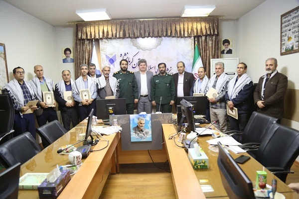 رفع مشکلات کشور با همفکری و روحیه بسیجی تحق مییابد رفع مشکلات کشور با همفکری و روحیه بسیجی تحق مییابد