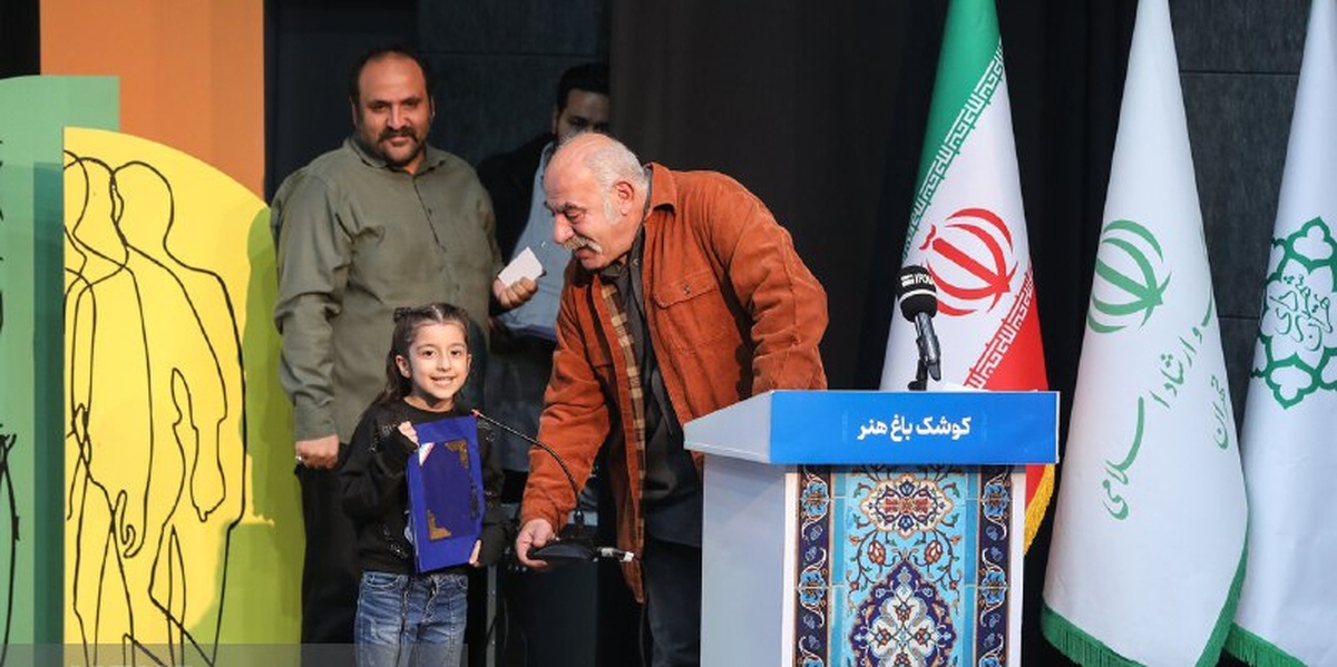 نمایش «آشغالهای دوست داشتنی» پنج جایزه از جشنواره استانی فجر دریافت کرد