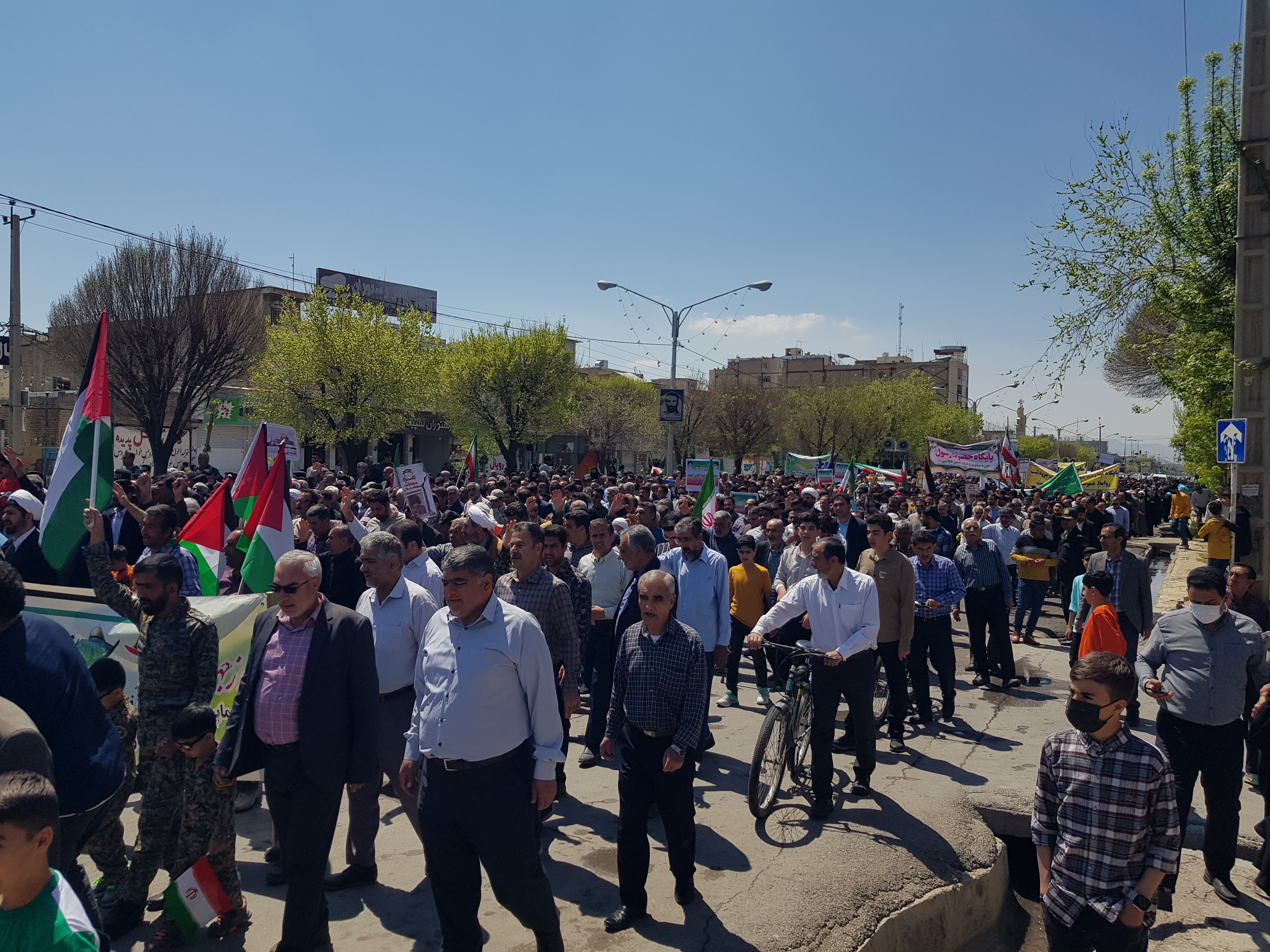 حماسه ایرانیان «رژیم کودککش» را دفن کرد/ طنین «مرگ بر اسرائیل» ایران را فراگرفت حماسه ایرانیان «رژیم کودککش» را دفن کرد/ طنین «مرگ بر اسرائیل» ایران را فراگرفت