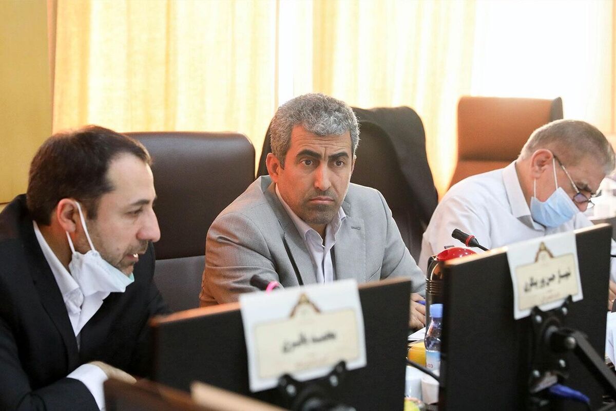 نرخ ارز قابل کاهش است؛ مجلس باید با قید فوریت جلسه بگذارد