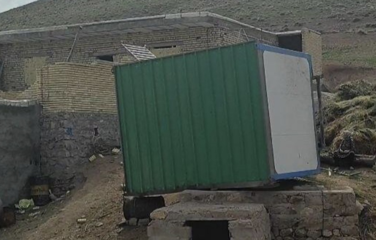 تخریب مدرسه‌ کانکسی بر اثر گردباد دانش‌آموزان مراغه‌ را راهی بیمارستان کرد