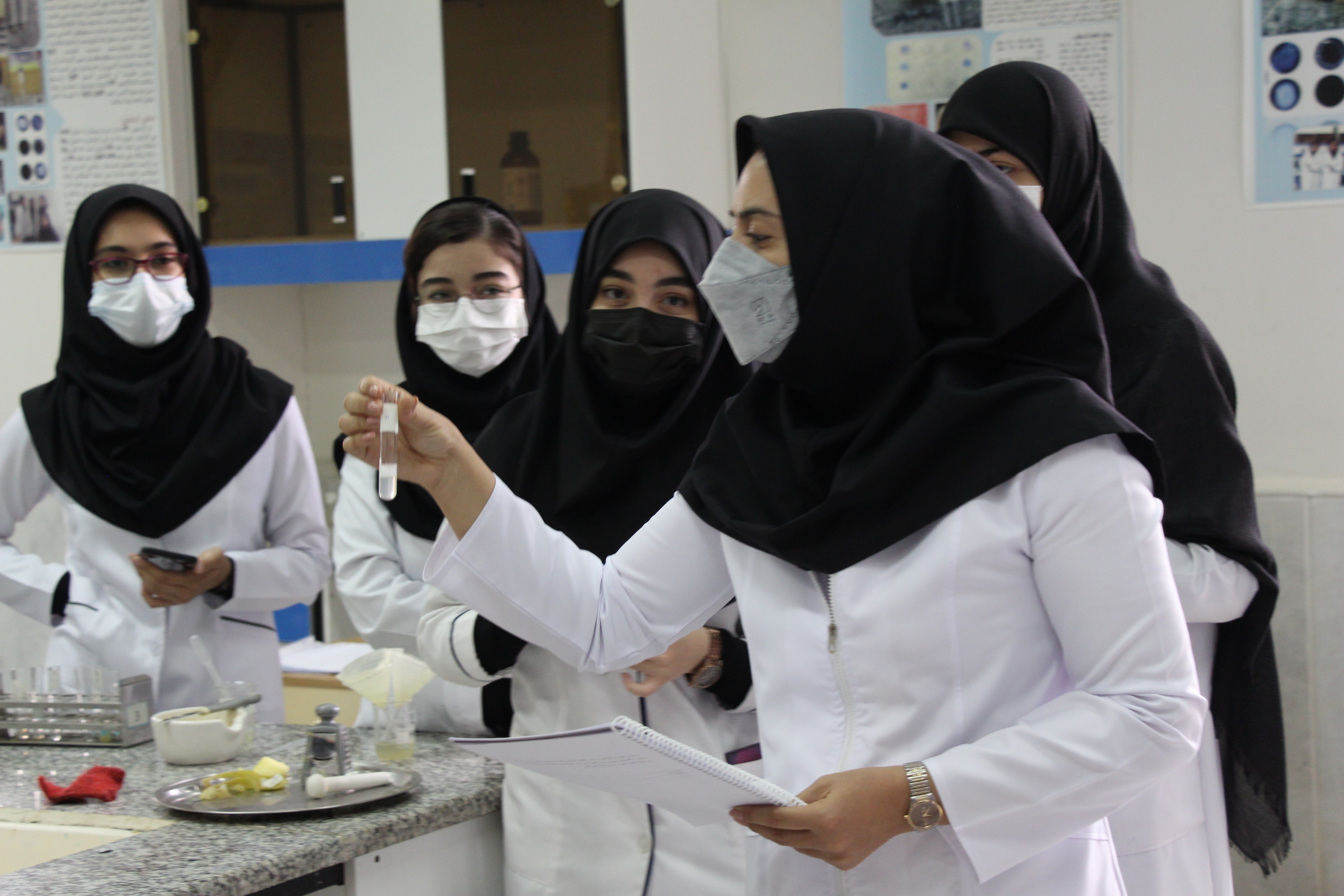 بانوان فعال و دانشجویان دختر وارد فضای اشتغال دانشبنیان میشوند بانوان فعال و دانشجویان دختر وارد فضای اشتغال دانشبنیان میشوند